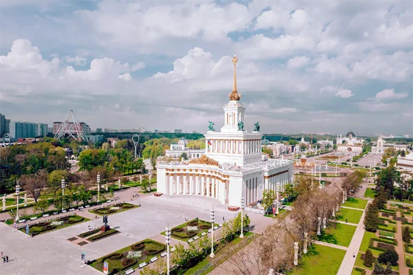 러시아 모스크바에 있는 베데엔하(Выставка достижений народного хозяйства, ВДНХ)는 현재 시민들을 위한 공원 및 상설박람회장으로 이용되는 곳으로, 1939년 소련 농업박람회(Всесоюзная сельско-хозяйственная выставка)를 통해 개관하였다. 19