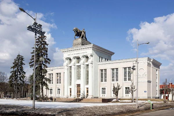 러시아 모스크바에 있는 베데엔하(Выставка достижений народного хозяйства, ВДНХ)는 현재 시민들을 위한 공원 및 상설박람회장으로 이용되는 곳으로, 1939년 소련 농업박람회(Всесоюзная сельско-хозяйственная выставка)를 통해 개관하였다. 101