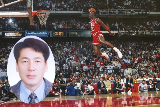 NBA의 전설 마이클 조던(Michael Jordan)이 가난한 신인이었던 시절에 급하게 경기장에 가야 해서 발을 동동 구르고 있었다. 31