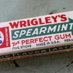 리글리껌(Wrigley's Gum)은 오늘날 세계 최대의 껌 제조 및 유통회사지만 사실 출발부터 껌을 만든 것은 아니었다. 13