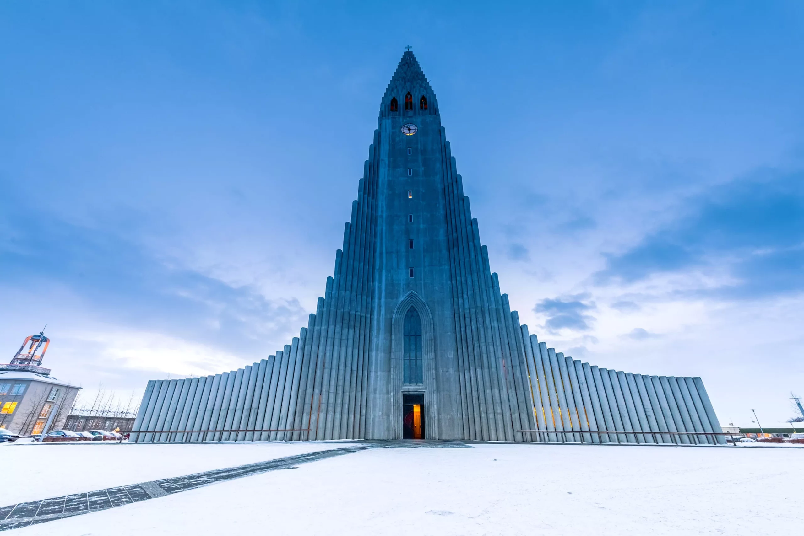 ■ 벨라루스 민스크, 국립도서관(National Library of Republic) ■ 아이슬란드 레이캬비크, 할그림스키르캬(Hallgrímskirkja) ■ 이란 에스파한 궁전의 벌집문양 천장 ■ 인도 뉴델리, 로터스 템플(Lotus Temple) ■ 캐나다 몬트리올, 해비타트 67(Habitat 67) ■ 인도네시아 발리, 포시즌스 리조트(Four Seasons resort) ■ 미국, 캔자스 시립도서관(Kansas City Public Library) ■ 루마니아 쿠르테아데아르게슈(Curtea de Argeș) 루마니아 정교회 성당 ■ UAE 두바이, 다이내믹 타워(Dynamic Tower) ■ 한국 인천, 트라이볼(Tri-Bowl) ■ 인도 자이푸르, 잘 마할 궁전(Jal Mahal) ■ 중국 베이징, 국가대극원(National Centre for the Performing Arts) ■ 덴마크 코펜하겐, 엑슬 타워(Axel Towers) ■ 이집트 알렉산드리아, 알렉산드리아 도서관(Bibliotheca Alexandrina) ■ 중국 충칭(重庆) 린스진(蔺市镇) 리샹시(梨香溪)의 다리 ■ 스페인 빌바오, 구겐하임 미술관(Guggenheim Museum Bilbao) ■ 중국 구이린, 일월쌍탑(日月双塔) ■ 스페인 바르셀로나, 카사 밀라(Casa Milà) ■ 파키스탄 타타, 샤 자한 모스크(Shah Jahan Mosque) ■ 브라질 브라질리아, 브라질리아 대성당(Cathedral of Brasília) ■ 중국 창사, 행운의 매듭 육교(Lucky Knot Footbridge) ■ 포르투갈 기마랑이스, 돌집(Casa do Penedo) ■ 멕시코 멕시코 시티, 멕시코 국립자치대학교(National Autonomous University of Mexico) 중앙도서관(Central Library) ■ 이란 쉬라즈, 샤 체라크 영묘(Shah Cheragh Holy Shrine) ■ 러시아 칼리닌그라드, 세계 해양박물관(Museum Of The World Ocean) 3