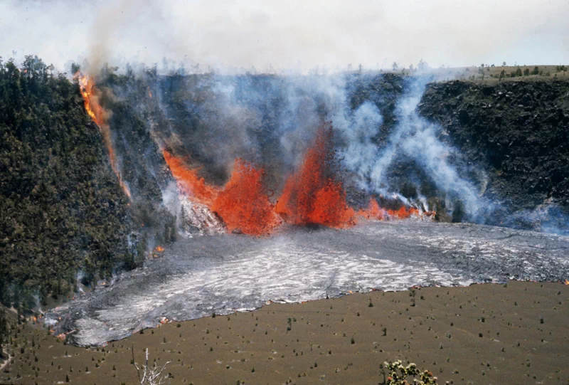 이때 케아나카코이 크레이터(Keanakākoʻi Crater)가 형성되었다. 1