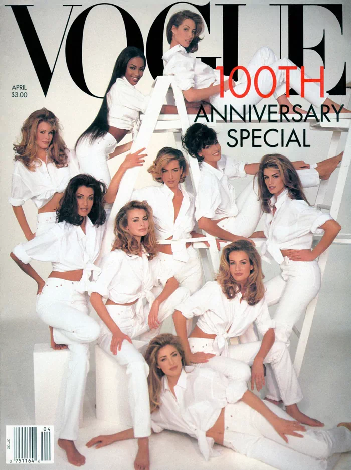 <p>
1990년대를 주름잡은 슈퍼모델들이 창간 100주년을 맞은 미국의 패션잡지 보그(Vogue)의 특집화보를 찍고 있다.</p>
<p>
이 시기는 패션계에 있어 독보적인 슈퍼모델들이 런웨이와 잡지 표지를 장악했던 황금기였다. 사진 속 심플한 흰 셔츠와 바지를 입은 모델들의 모습은 당시의 자연스러우면서도 시크한 스타일을 상징적으로 보여준다.</p> <p>사진은 보그 1992년 4월 호의 표지로 사용되었으며, 프랑스 사진작가 패트릭 드마르슐리에(Patrick Demarchelier, 1943~2022)가 촬영하였다. </p>
<p>
뒷줄 가장 높은 곳부터 반시계 방향으로,</p>
<p>
크리스티 털링턴(Christy Tarlingon), 나오미 캠벨(Naomi Campbell), 클라우디아 쉬퍼(Claudia Schiffer), 야스민 가우리(Yasmin Ghauri), 니키 테일러(Nicky Taylor), 일레인 어윈(Elaine Irwin), 카런 뮐더르(Karen Mulder), 신디 크로퍼드(Cindy Crawford), 린다 에반젤리스타(Linda Evangelista), 타탸나 파티츠(Tatjana Patitz)이다.</p> 7