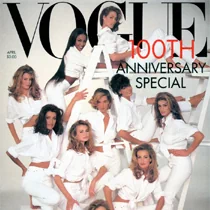 1990년대를 주름잡은 슈퍼모델들이 창간 100주년을 맞은 미국의 패션잡지 보그(Vogue)의 특집화보를 찍고 있다. 이 시기는 패션계에 있어 독보적인 슈퍼모델들이 런웨이와 잡지 표지를 장악했던 황금기였다. 사진 속 심플한 흰 셔츠와 바지를 입은 모델들의 모습은 당시의 자연스러우면서도 시크한 스타일을 상징적으로 보여준다. &nbsp; 사진은 보그 1992년 4월 호의 표지로 사용되었으며, 프랑스 사진작가 패트릭 드마르슐리에(Patrick Demarchelier, 1943~2022)가 촬영하였다. 뒷줄 가장 높은 곳부터 반시계 방향으로, 크리스티 털링턴(Christy Tarlingon), 나오미 캠벨(Naomi Campbell), 클라우디아 쉬퍼(Claudia Schiffer), 야스민 가우리(Yasmin Ghauri), 니키 테일러(Nicky Taylor), 일레인 어윈(Elaine Irwin), 카런 뮐더르(Karen Mulder), 신디 크로퍼드(Cindy Crawford), 린다 에반젤리스타(Linda Evangelista), 타탸나 파티츠(Tatjana Patitz)이다. 7