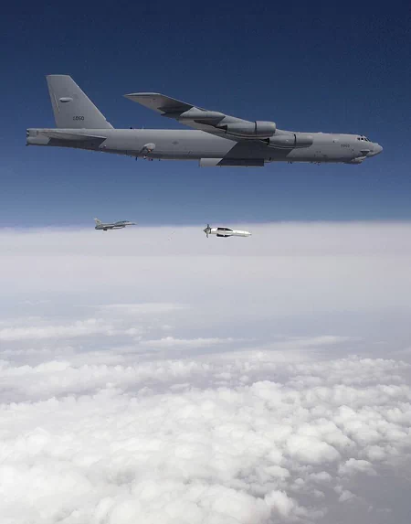 미군 최강 벙커버스터, GBU-57 MOP 12 GBU-57 MOP는 기존 벙커버스터들과 비교할 때 압도적인 관통능력을 보여준다. 5,000psi 강화 콘크리트에 대해 18m까지 관통할 수 있으며, 이는 GBU-28의 6m, BLU-109의 1.8m와 비교할 때 3배에서 10배 이상의 성능을 보인다. 11