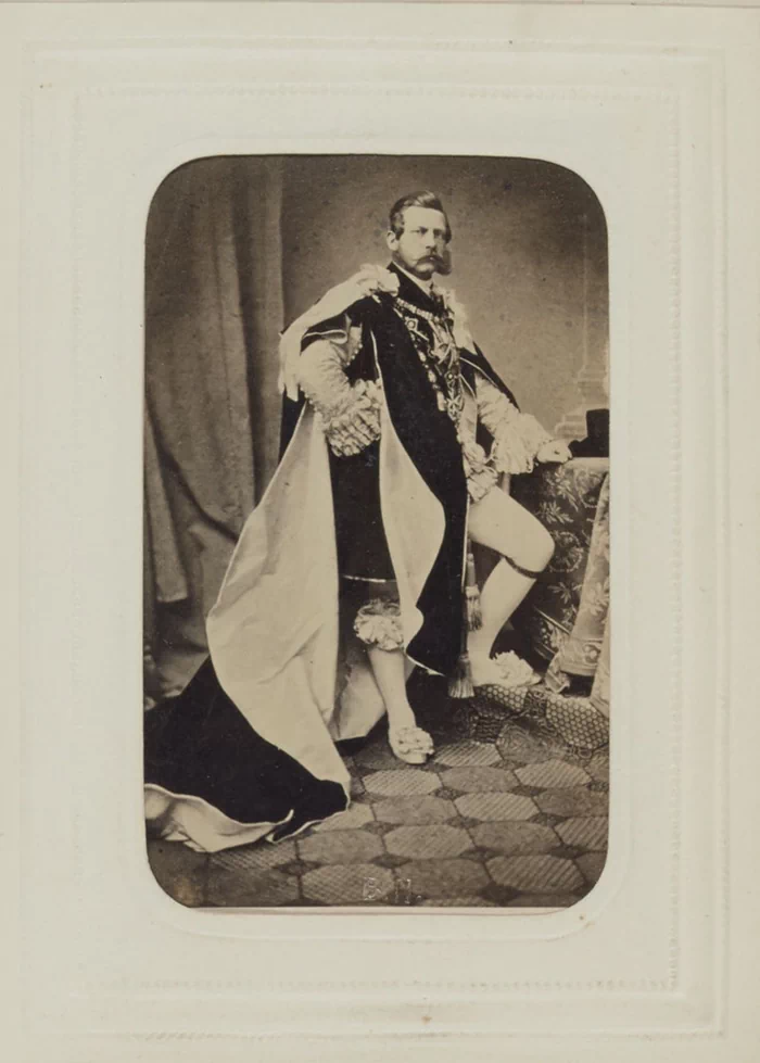 1864년에 프랑스어로 발간된 《Grande-Bretagne : Seconde Partie (Londres)》는 대영제국 개요 시리즈의 두 번째 권으로 영국 왕실과 주요 인사들의 초상사진을 담고 있다. 19