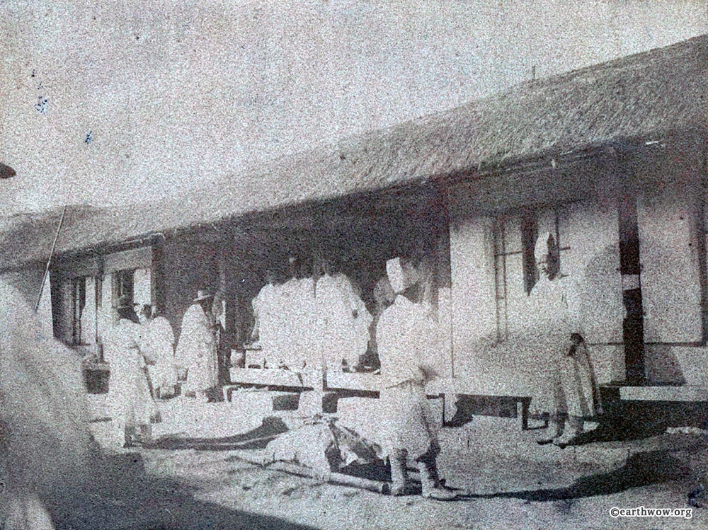 1897년, 대한제국 선포와 함께 국모(명성황후)의 위엄을 되찾고 황제국의 격식을 대외에 과시하기 위하여 을미사변(1895년 10월 8일) 이후 2년 1개월 만에 거행된 국장(國葬)은 화려한 의장·방대한 인력·서양식 사진기록을 동원한 대규모 의례였다. 13