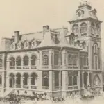 아래의 엽서 컬렉션은 초대 주한 프랑스공사를 지낸 빅토르 콜랭 드 플랑시(Victor Collin de Plancy, 1853~1922)가 수집한 것으로, 그는 1887년 초대 주한 프랑스공사로 임명되어 1891년까지, 그리고 1896년부터 1906년까지 두 차례에 걸쳐 총 13년간 조선에서 근무했다. 13
