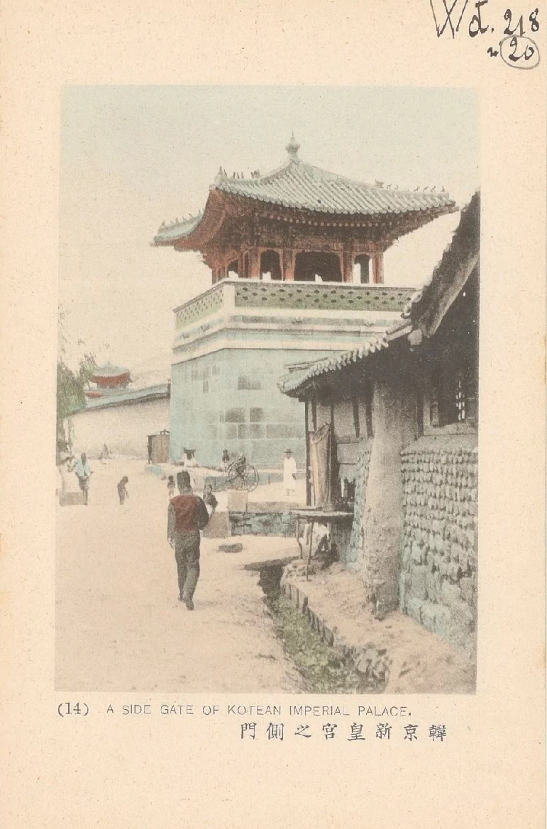 아래의 엽서 컬렉션은 초대 주한 프랑스공사를 지낸 빅토르 콜랭 드 플랑시(Victor Collin de Plancy, 1853~1922)가 수집한 것으로, 그는 1887년 초대 주한 프랑스공사로 임명되어 1891년까지, 그리고 1896년부터 1906년까지 두 차례에 걸쳐 총 13년간 조선에서 근무했다. 25